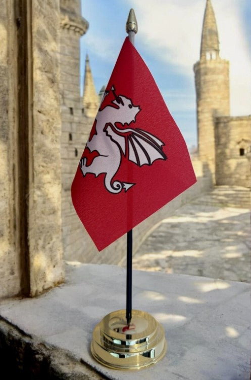 ENGLISH WHITE DRAGON (C) England TABLE FLAG 15cm x 10cm WITH FLAT BASE 25cm tall