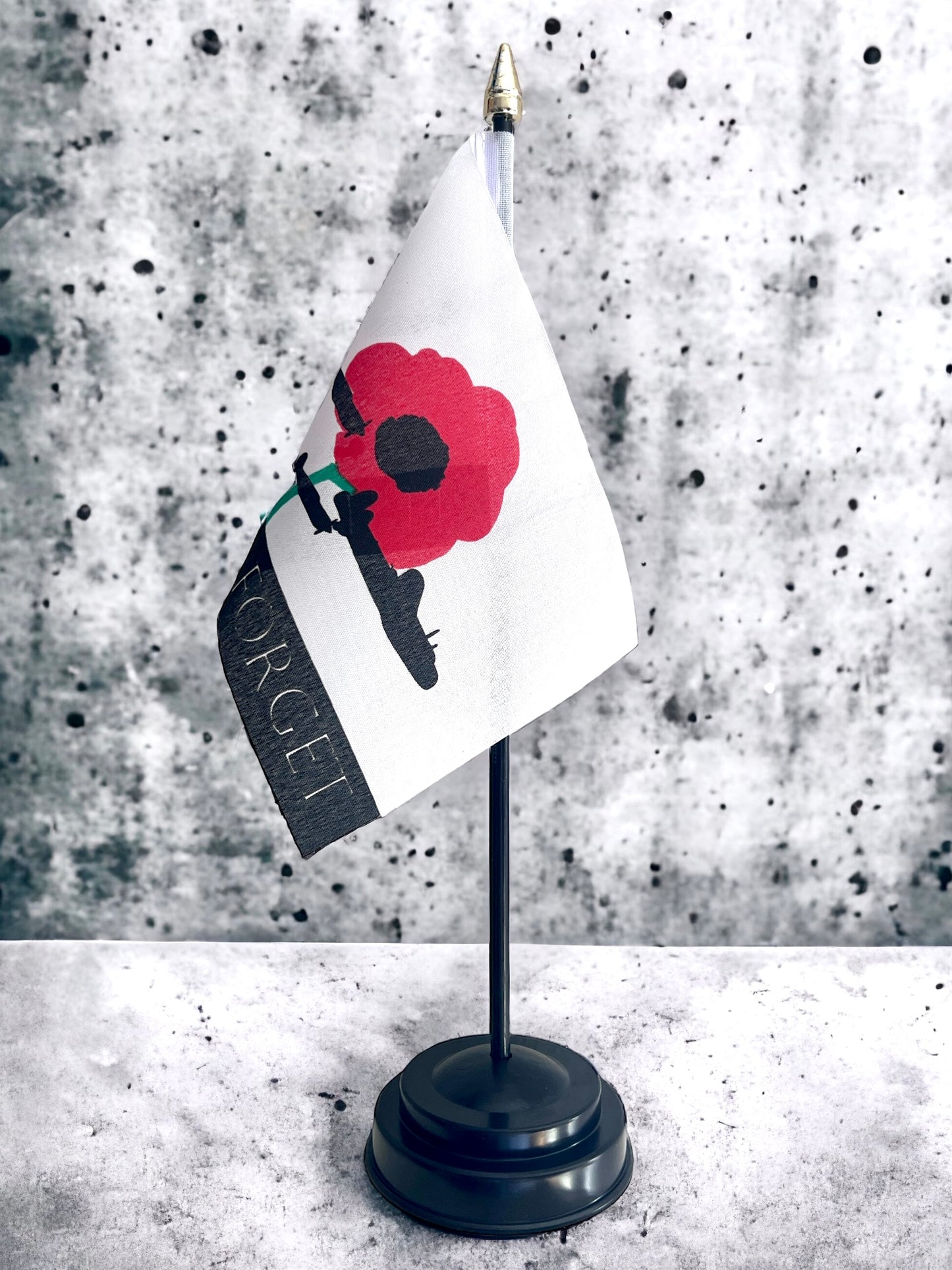 LEST WE FORGET (RAF VERSION) TABLE FLAG with 1 hole black base 15cm x 10cm 25cm tall