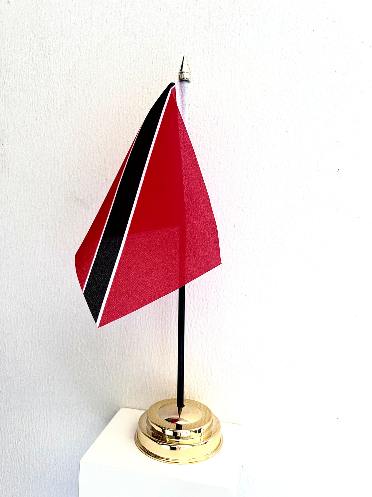TRINIDAD AND TOBAGO TABLE FLAG 6"X4" 15cm x 10cm WITH BASE 25cm tall CARIBBEAN